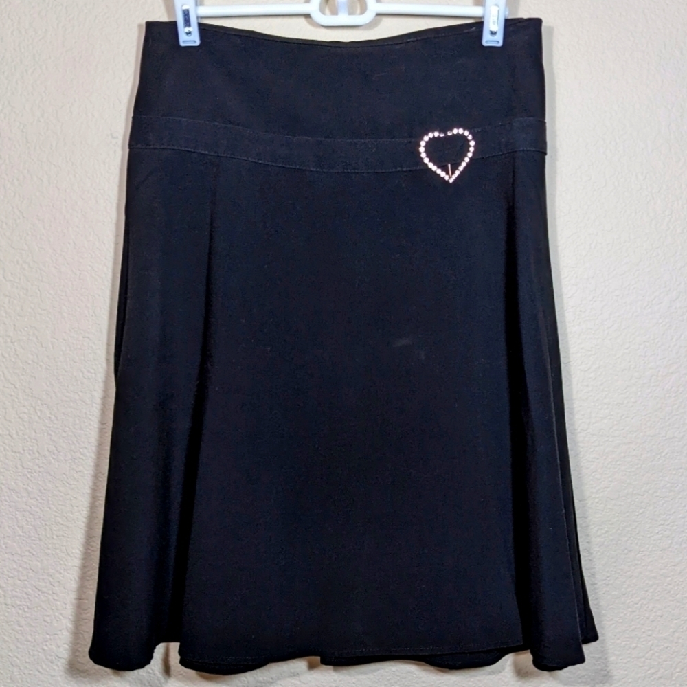 Black A-Line Flowy Skirt w Heart Brooch